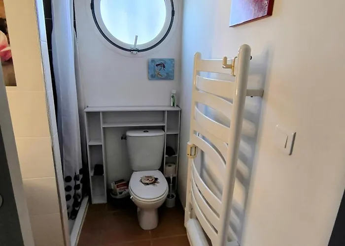 Chez Regine 招待所 3*