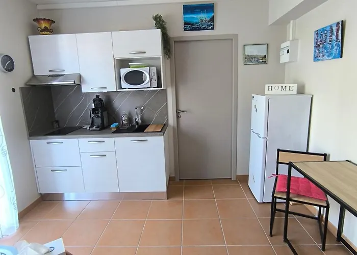 招待所 Chez Regine 3*