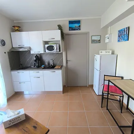 Гостьовий будинок Chez Regine 3*